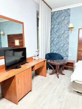 Гостиница Маликон Таганрог Большой двухместный номер с 1 кроватью-10