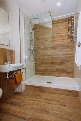 Гостиница Маликон Таганрог Двухместный номер с 2 отдельными кроватями и душем-3